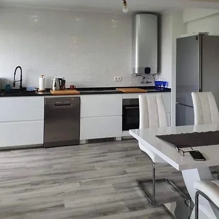 Apartament Flott Sentrumsnaer Med Egen Parkering *