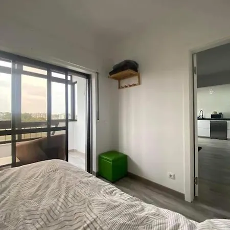 Apartment Flott Sentrumsnaer Med Egen Parkering