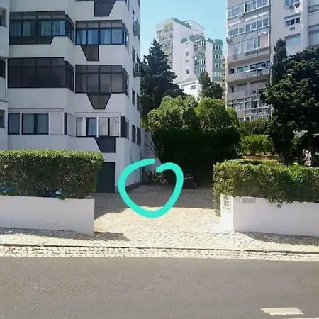 Flott Sentrumsnaer Med Egen Parkering * Cascais